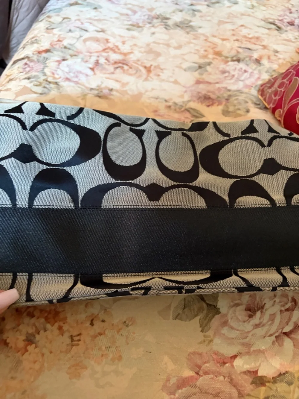 Coach Black and Khaki Signature Canvas Shoulder Bag - Picture 3 of 6